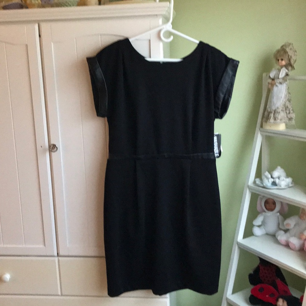A black short sleeve dress